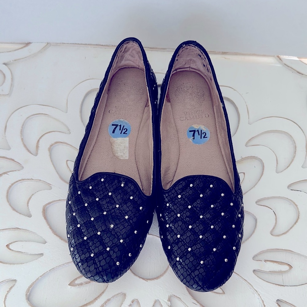 Vince Camuto Quilted Black flats/loafer